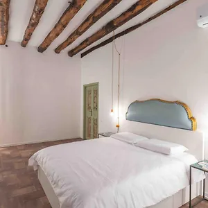 Apartment Calderai 82 1 E 2, Palermo